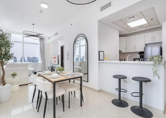 Sophisticated 1-Bedroom With Skyscrapers View At Botanica Tower
