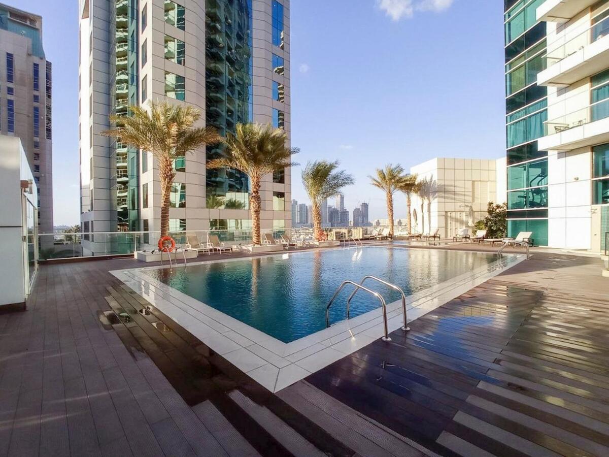 Sophisticated 1-bedroom With Skyscrapers View At Botanica Tower Apartment