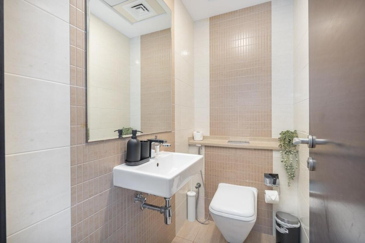Sophisticated 1-bedroom With Skyscrapers View At Botanica Tower * Dubai