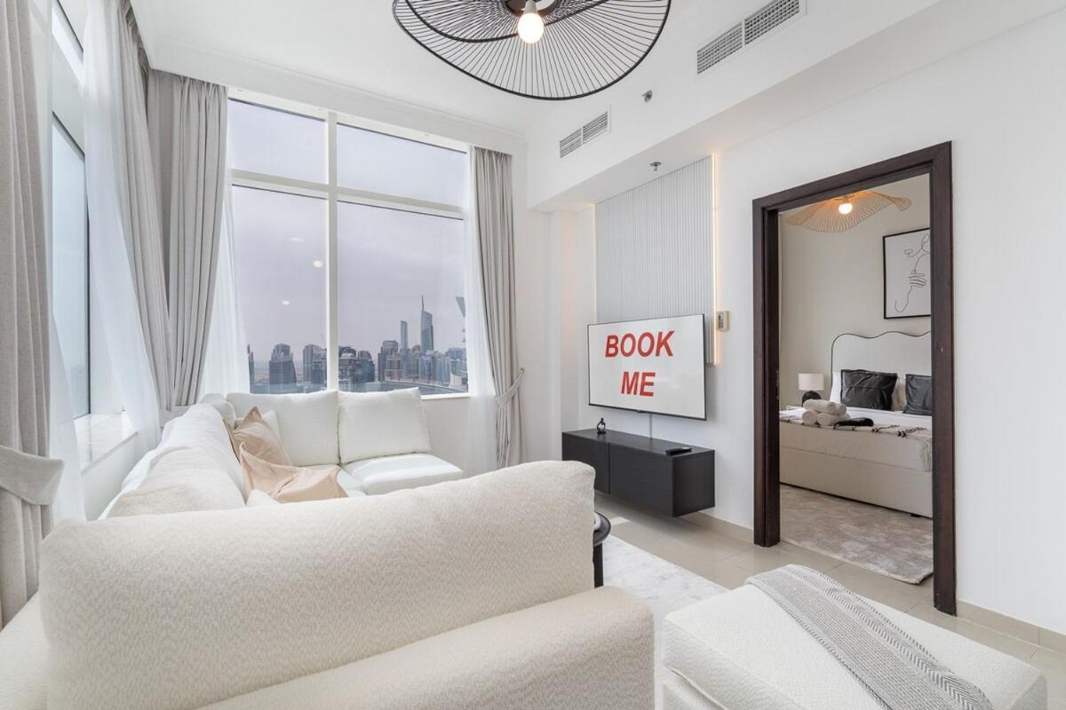 Sophisticated 1-bedroom With Skyscrapers View At Botanica Tower Apartment Dubai